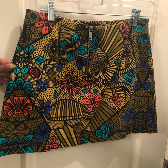Patterned Mini Skirt - Picture 2 of 3